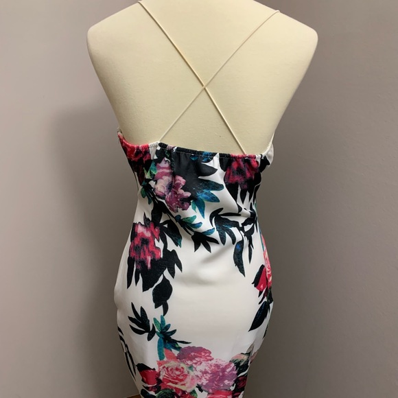 ✨FLORAL BODYCON DRESS✨ - Picture 4 of 7